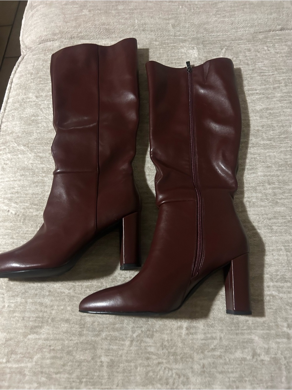 Women's Pointed-Toe Mid-Calf Block Heel Boots - Burgundy